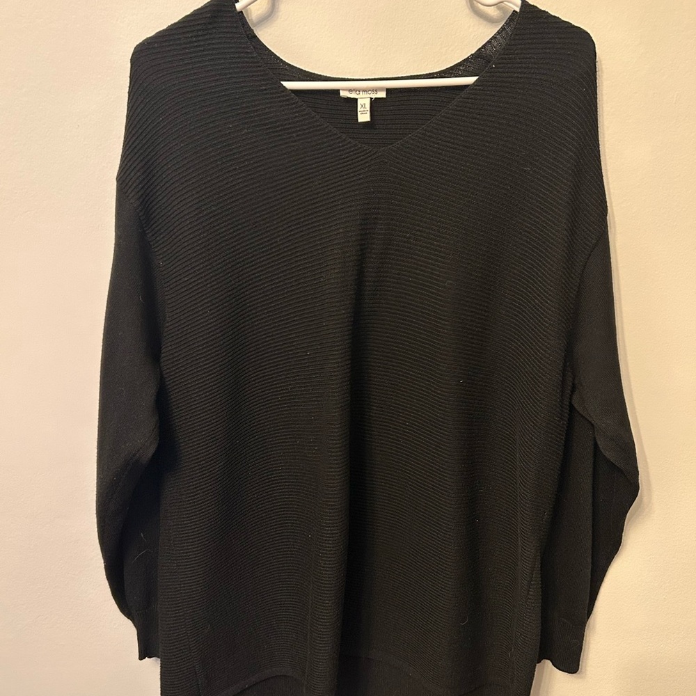 Ella Moss Black V-Neck Sweater with horizontal ribbed body